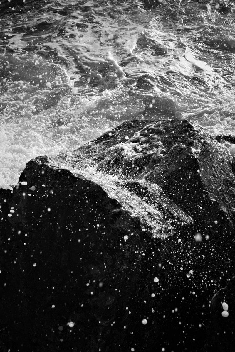 Waves crashing down upon rocks. Kadıköy.